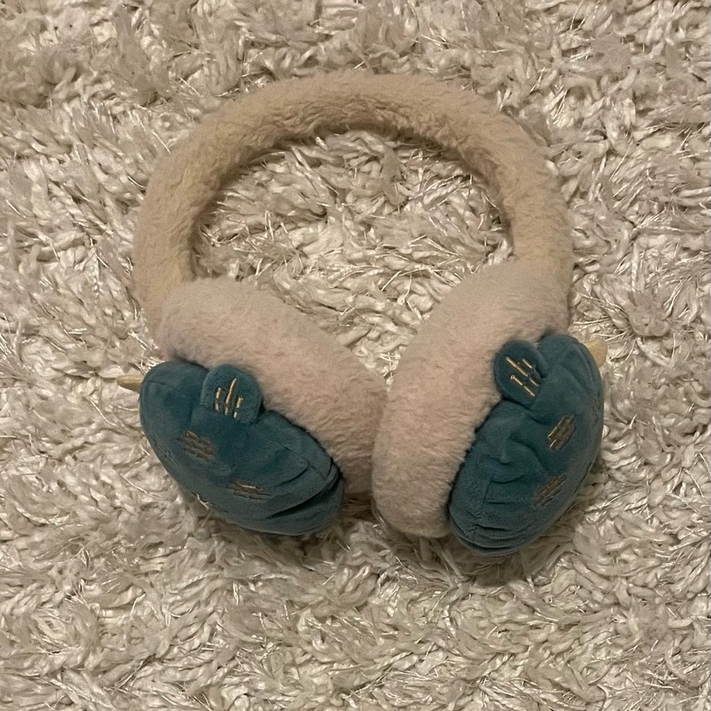 Adorable cacti earmuffs 😜